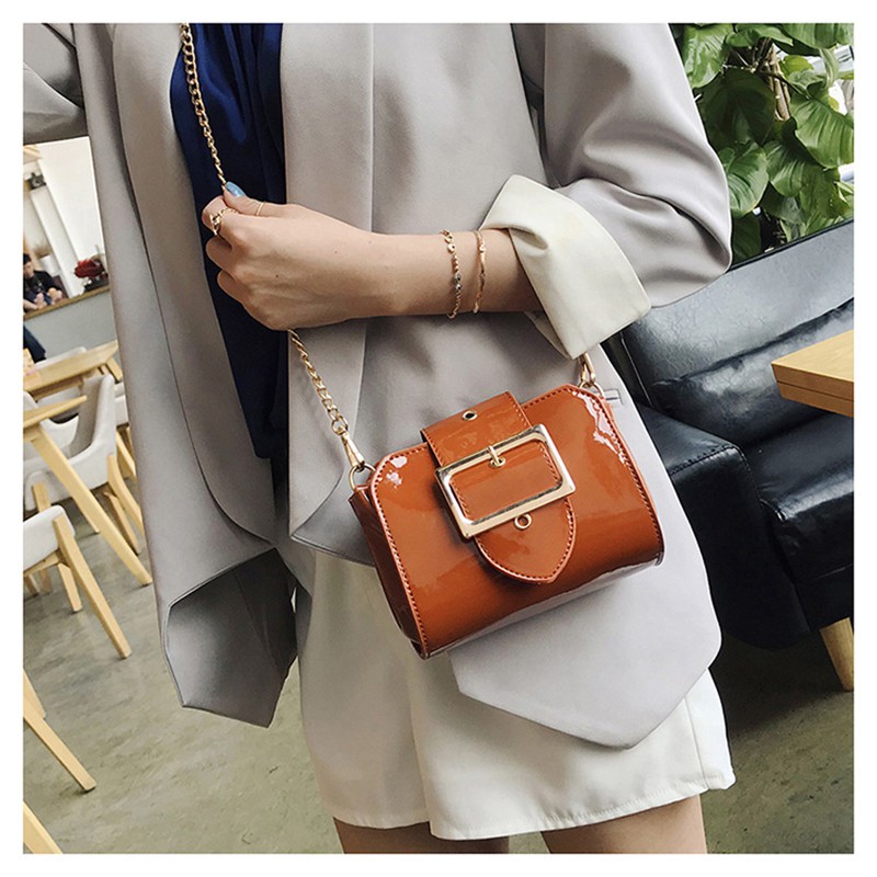 Túi đeo chéo có dây khóa to BG370