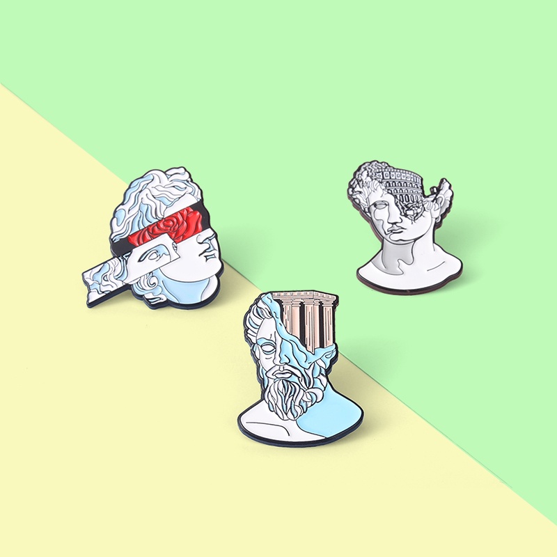 Ghim cài áo hình điêu khắc thần Ky Lạp cổ đại