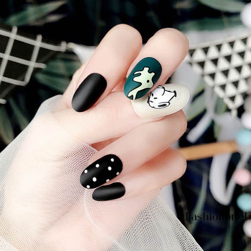 Bộ 24 Móng Tay Giả Ngắn Đầu Tròn Họa Tiết Chấm Bi Đen Trắng Thời Trang Cho Nữ