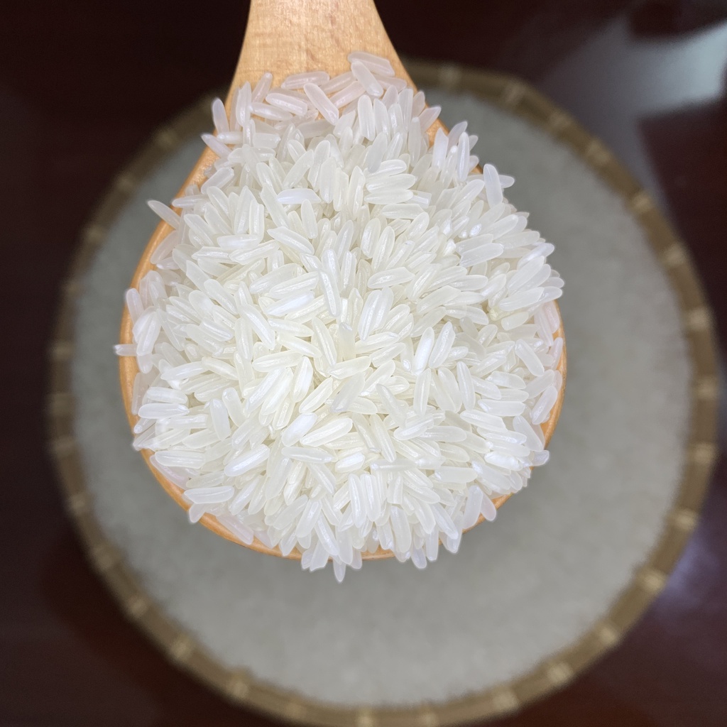 Gạo Lài Miên Túi 10kg - Thuộc dòng gạo dẻo vừa, hạt gạo trắng bóng, có ít bạc bụng, mùi thơm nhẹ