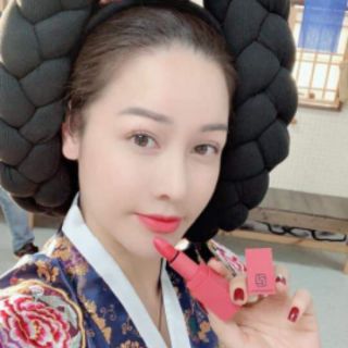 Son LAURA SUNSHINE NHẬT KIM ANH