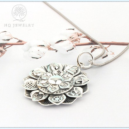 Charm bạc hoa sen có họa tiết treo - NQ Jewelry