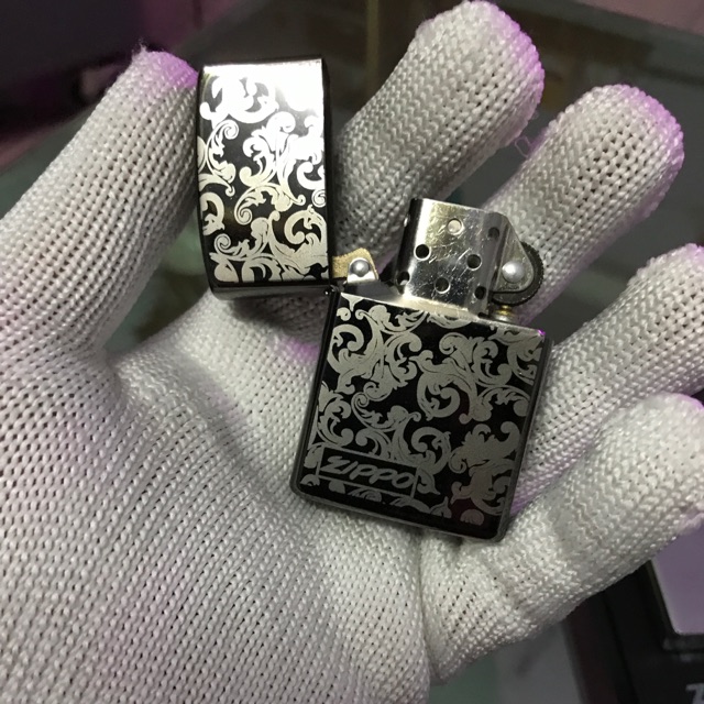 Zippo ''Hoa văn cổ điển''