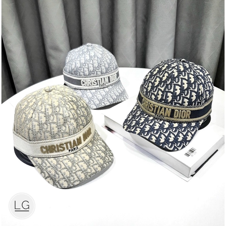 Cặp mũ bucker và lưỡi trai dior đai thêu