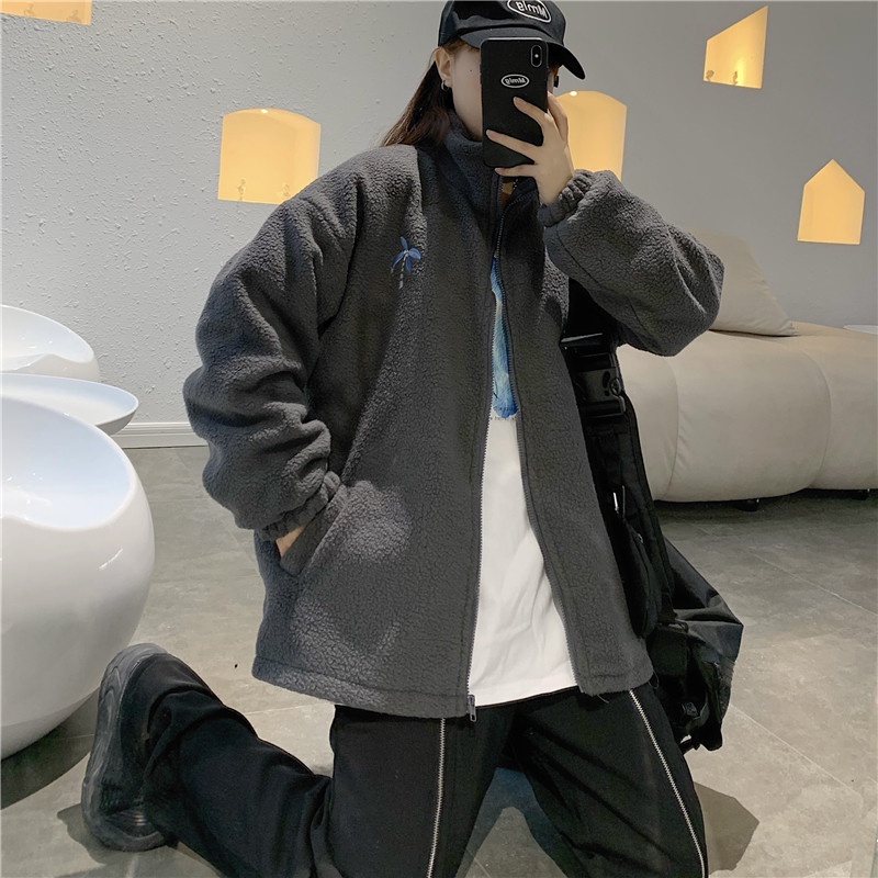 Áo khoác lông cừu mùa đông hình thêu trước ngực phong cách Hồng Kông | BigBuy360 - bigbuy360.vn