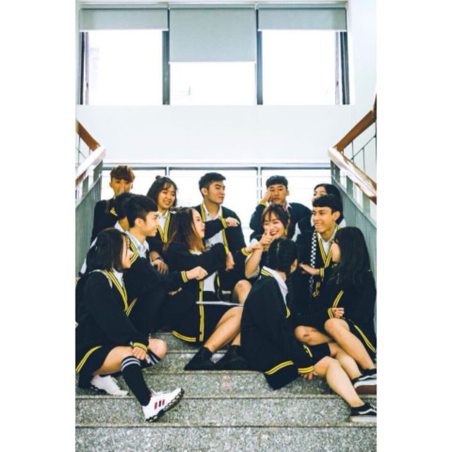 [Rẻ vô địch] Áo cardigan viền bo 3 sọc, tay thêu chữ | BigBuy360 - bigbuy360.vn