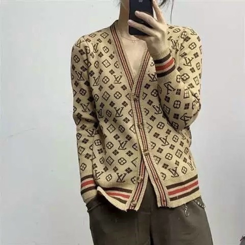 Áo khoác nữ cadigan len dài tay hoạ tiết chữ lv kèm video ảnh chụp thật tại shop