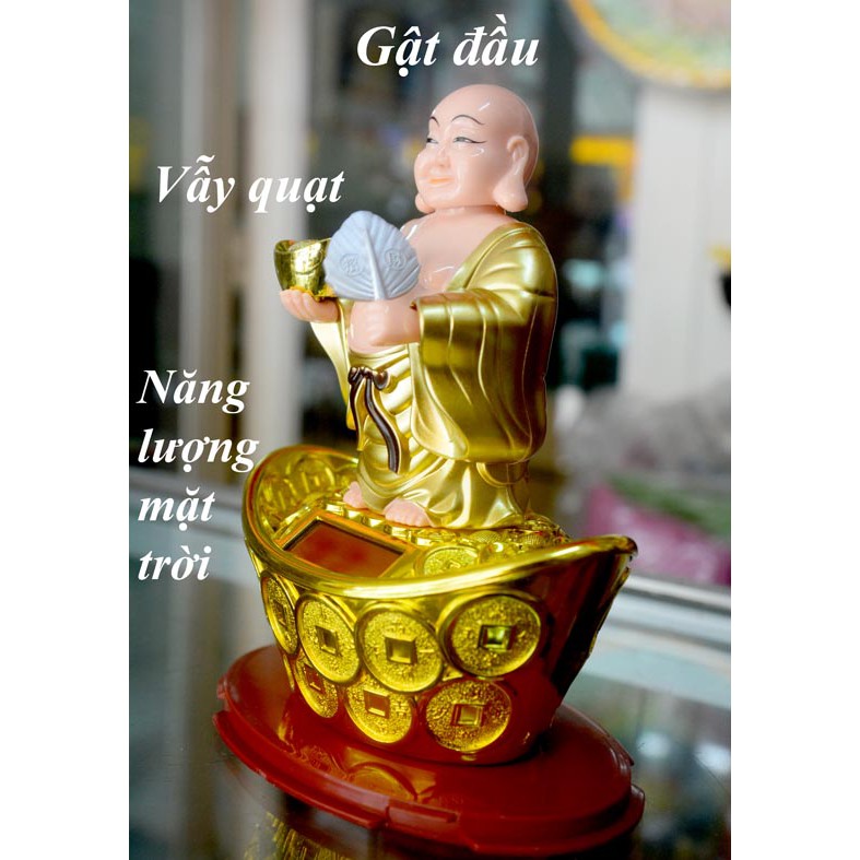 Di Lặc đứng thỏi vàng vẫy quạt gật đầu năng lượng mặt trời cao 15cm