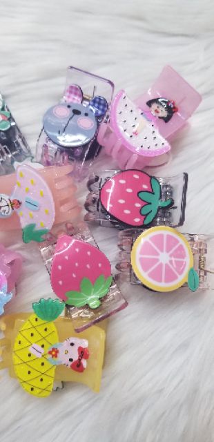 Kẹp càng cua nhựa trong đính hình icon cực dễ thương | BigBuy360 - bigbuy360.vn