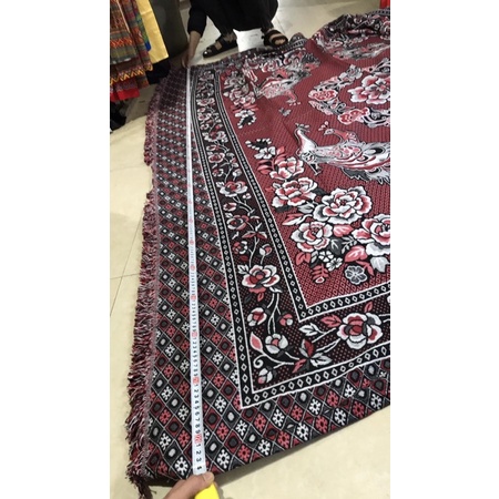 Thảm thổ cẩm họa tiết công, hoa lục bình 2m* 2m2