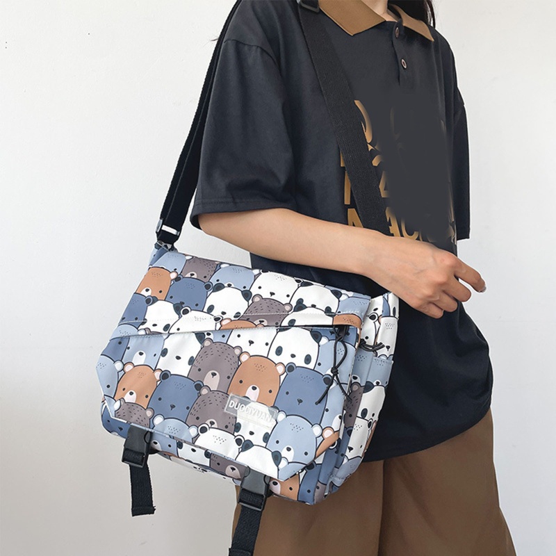Túi Đeo Chéo Vai Họa Tiết Hoạt Hình Dễ Thương Bắt Mắt