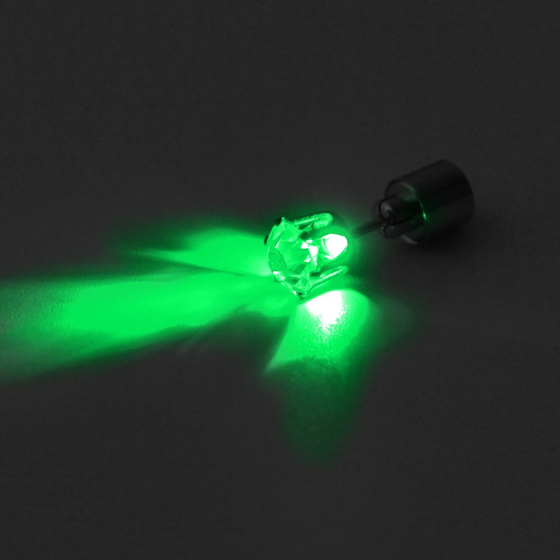 Bông tai có đèn LED phát sáng đổi màu tiện dụng