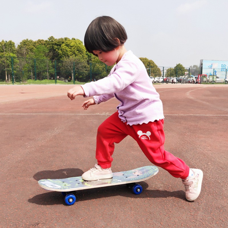 Ván Trượt (Màu Ngẫu Nhiên) giá Rẻ Bốn Bánh Xe , Xe Trượt Scooter Trẻ Em Chuyên Nghiệp - Đồ chơi giá sỉ