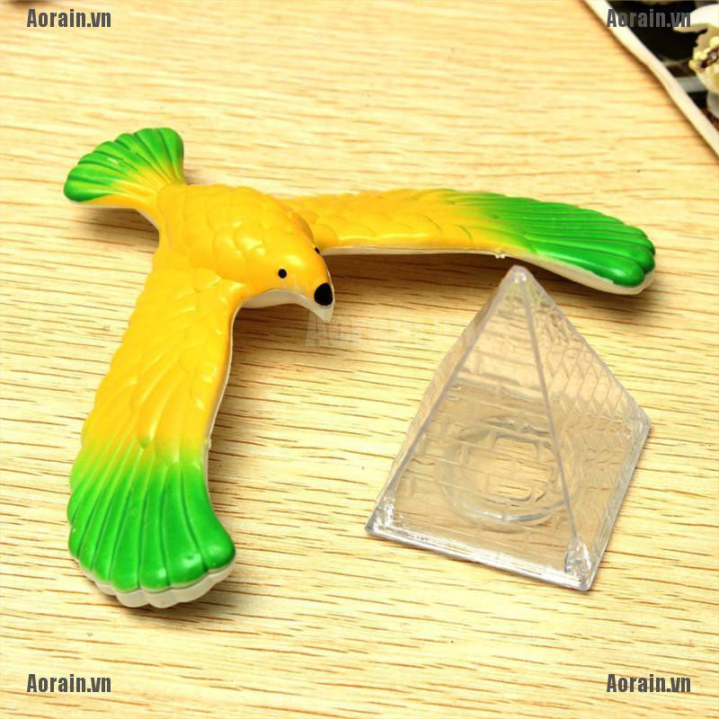 Chú Chim Cân Bằng Để Bàn Cho Bé