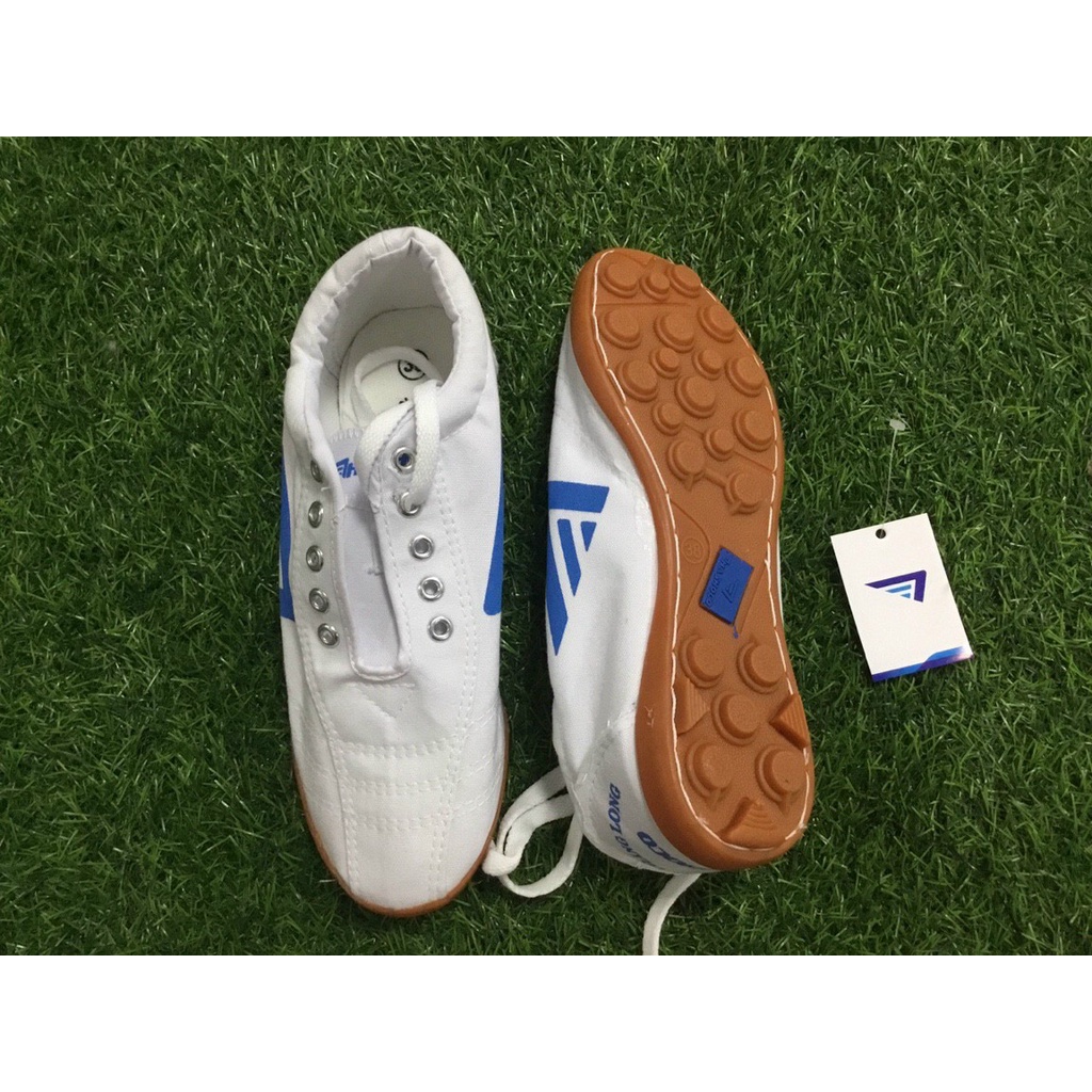 Giầy đinh thể thao đá bóng mầu trắng đen cao cấp hàng chuẩn công ty