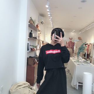 Áo croptop có nón tay dài