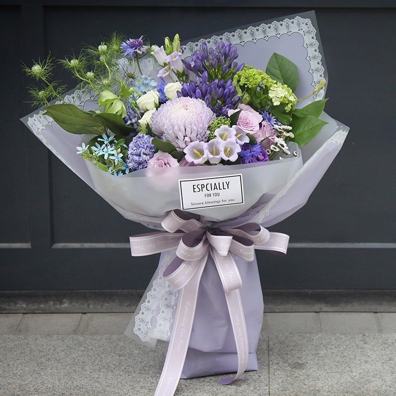 Giấy Gói Hoa Bóng Mờ Viền Ren Khổ 58x58CM Tập 20 Tờ