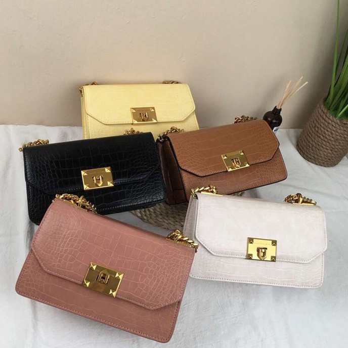 Charles And Keith Túi Đeo Chéo Da Cá Sấu In Họa Tiết Phong Cách Vintage