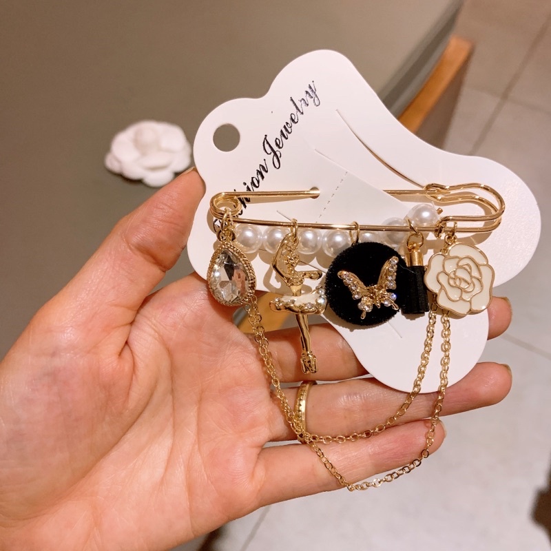 Cài áo nữ bảng mẫu mới nhất