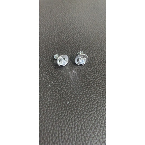 Khuyên tai trăng hoa cúc họa mi trắng bạc ta