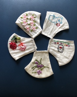 Khẩu trang thêu handmade