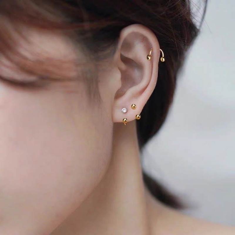 1 chiếc bông tai thép y tế đá móc tròn chữ C