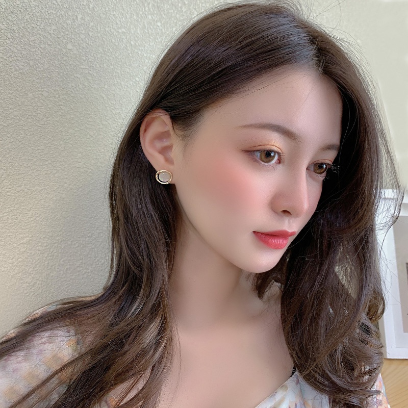 Bông tai kiểu mắt mèo đơn giản phong cách retro