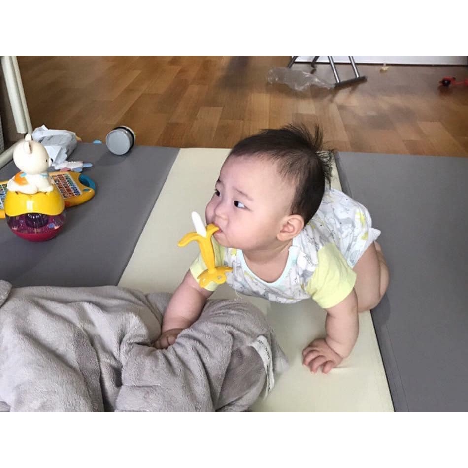 Gặm nướu hươu chuối cho bé giúp bé đỡ ngứa lợi và làm sạch khoang miệng