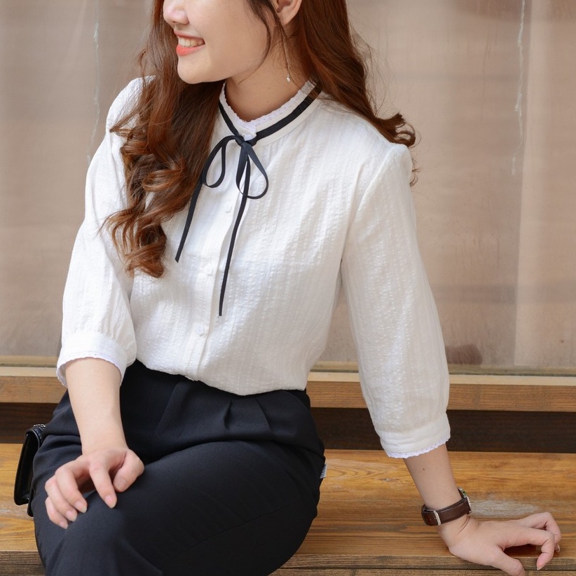 Sơ mi thiết kể viền ren nơ đen