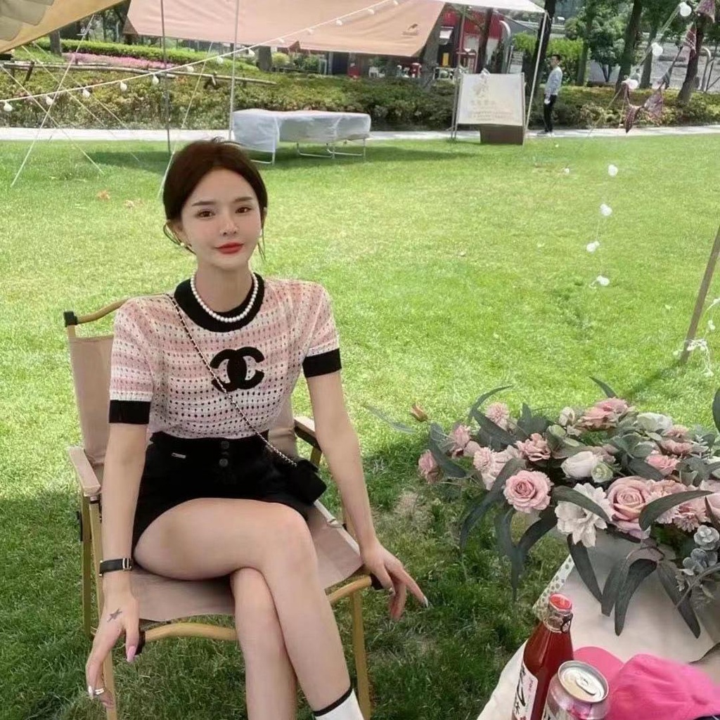 Áo thun tay ngắn dệt kim mỏng rỗng kẻ sọc phong cách thời trang mùa hè 2023 mới giản dị cho nữ