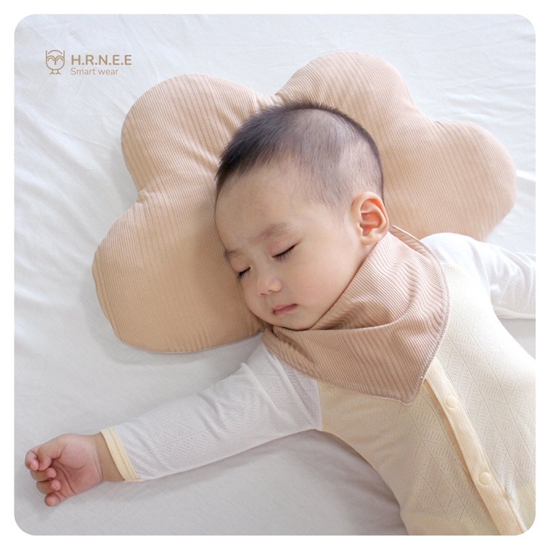 Hrnee-yếm tam giác cho bé