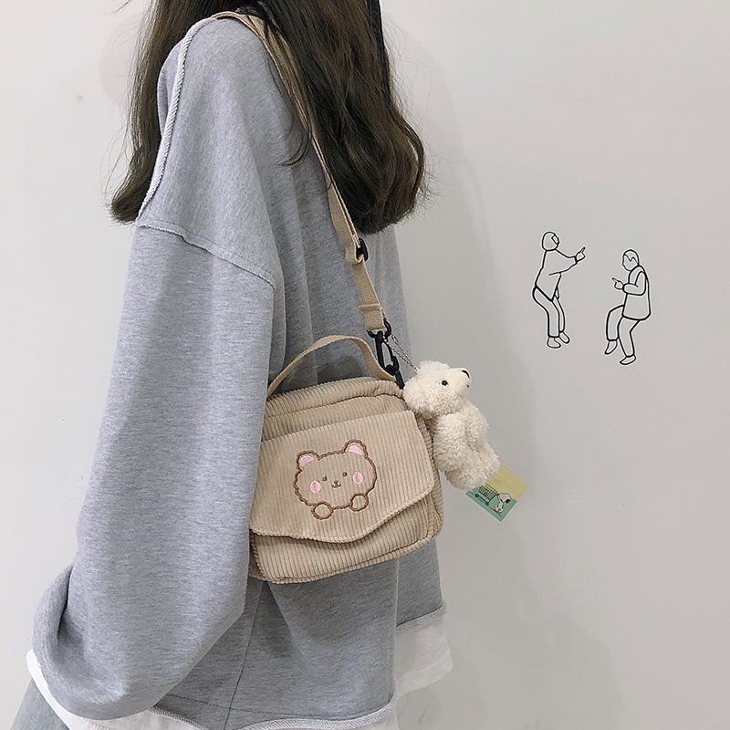 Túi Đeo Chéo Dáng Vuông Nhỏ Vải Nhung Mềm Hình Gấu Dễ Thương Kiểu Retro Cho Nữ