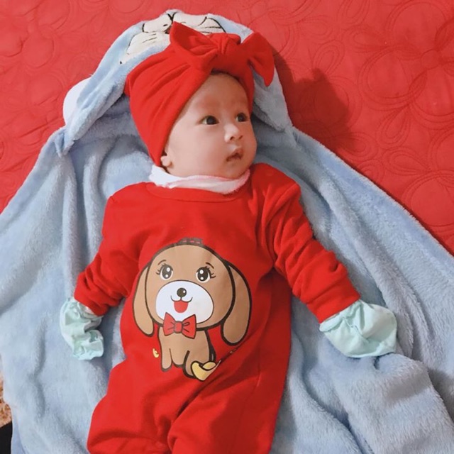 Mũ đỏ buộc vuông ( ảnh khách nhí)