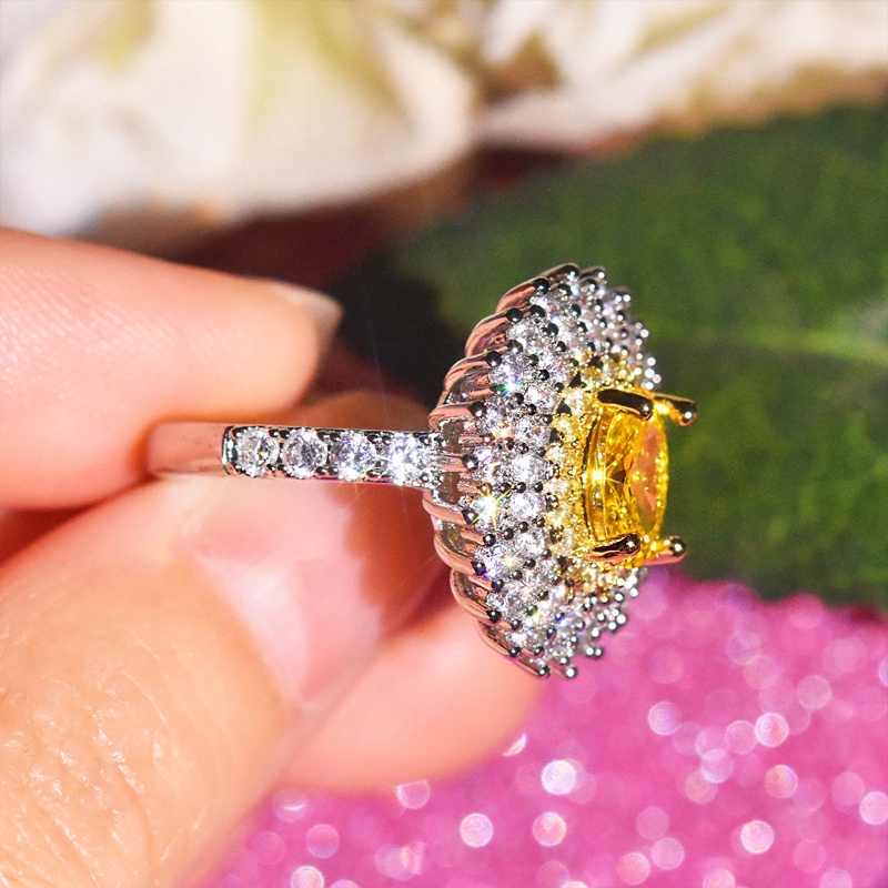 Nhẫn Đính Kim Cương Nhân Tạo Màu Vàng Chất Lượng Cao Dành Cho Nữ