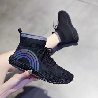 Sneaker phản quang cầu vồng