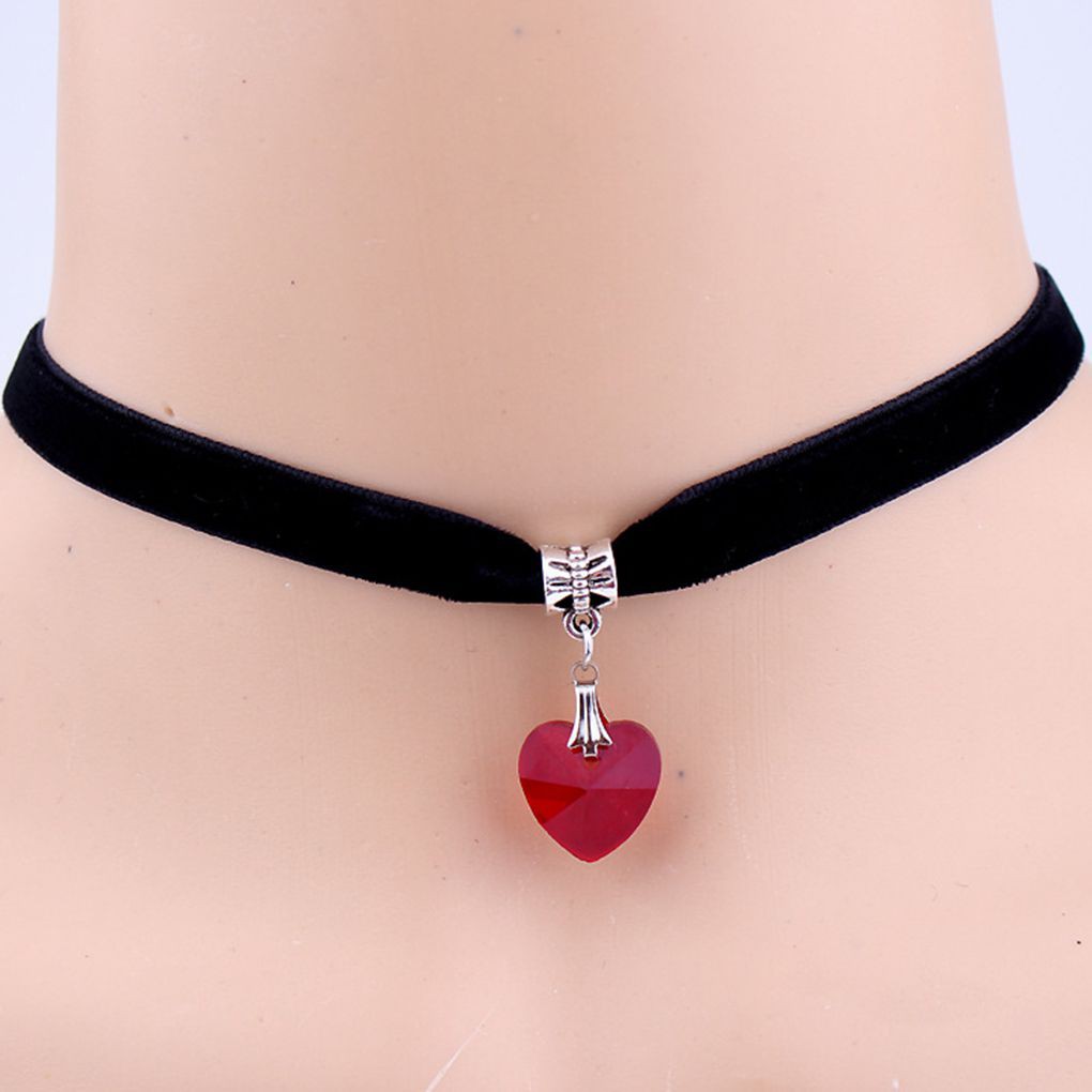 Vòng cổ choker dây nhung mặt trái tim kiểu đá pha lê thời trang