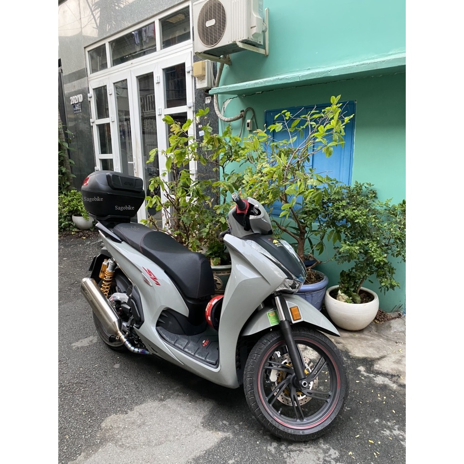 Thùng givi B34N kèm tựa lưng BB42N và bộ kit gắn trực tiếp trên cảng xe SH 350i , hàng givi chính hãng, bảo hành 2 năm