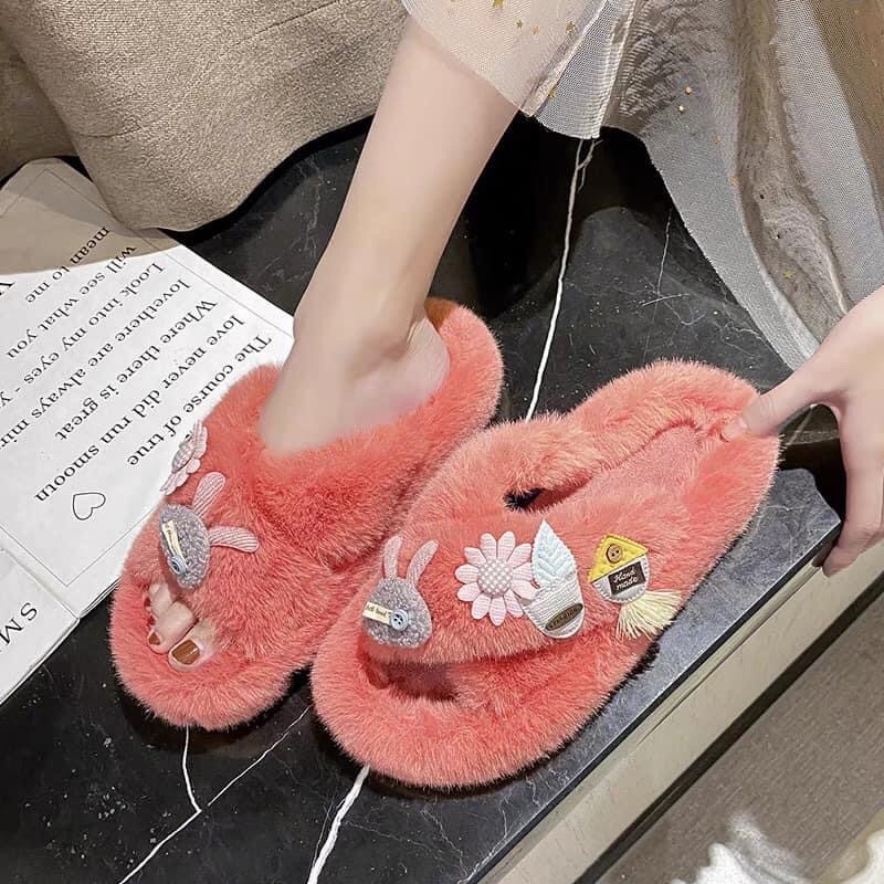 Dép lông quai chéo gắn charm