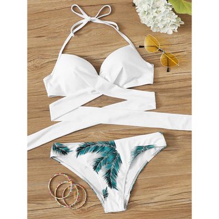 Cross Wrap Top với bộ bikini in lá
