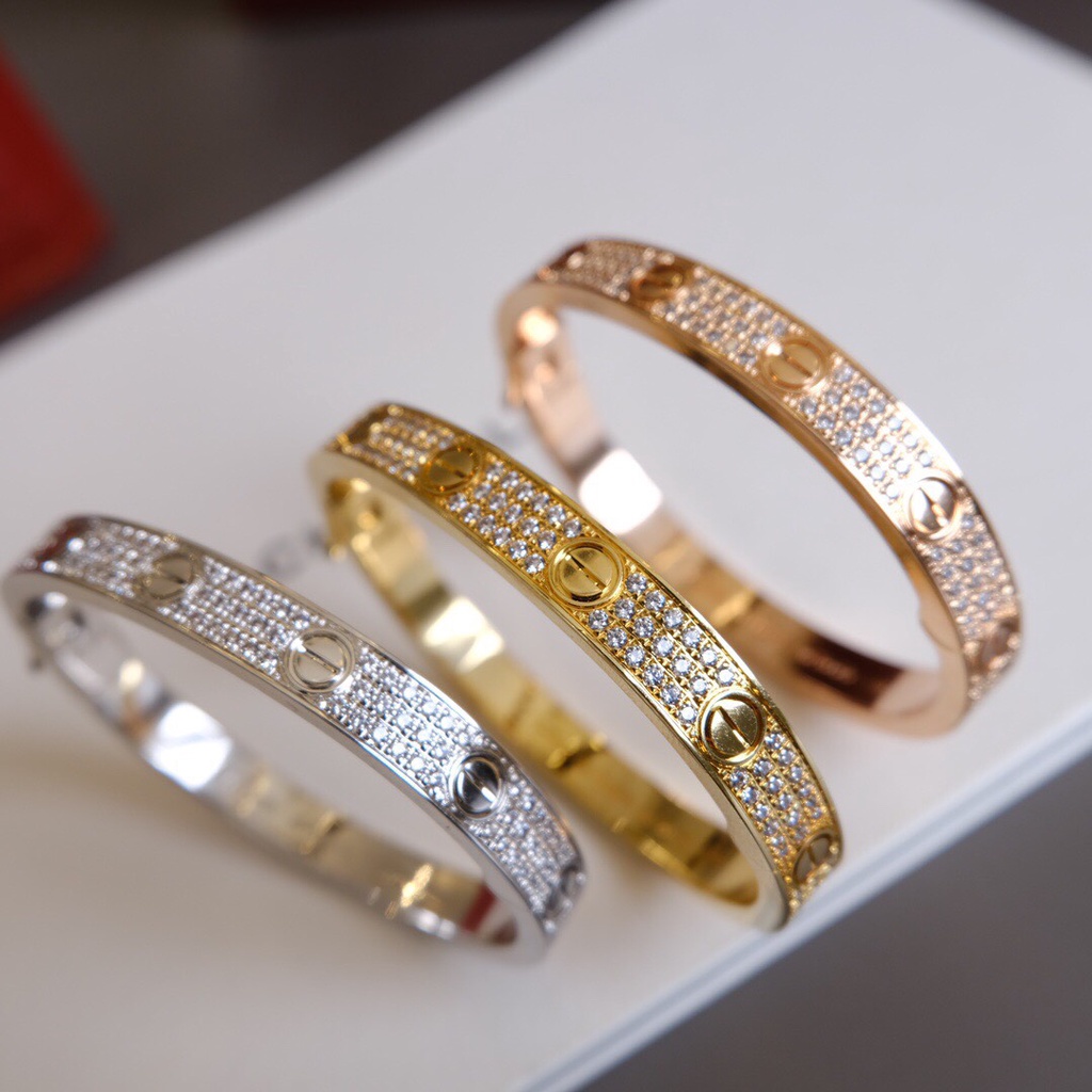 Vòng tay nữ, vòng tay nam đính 3 hàng đá cực sang.