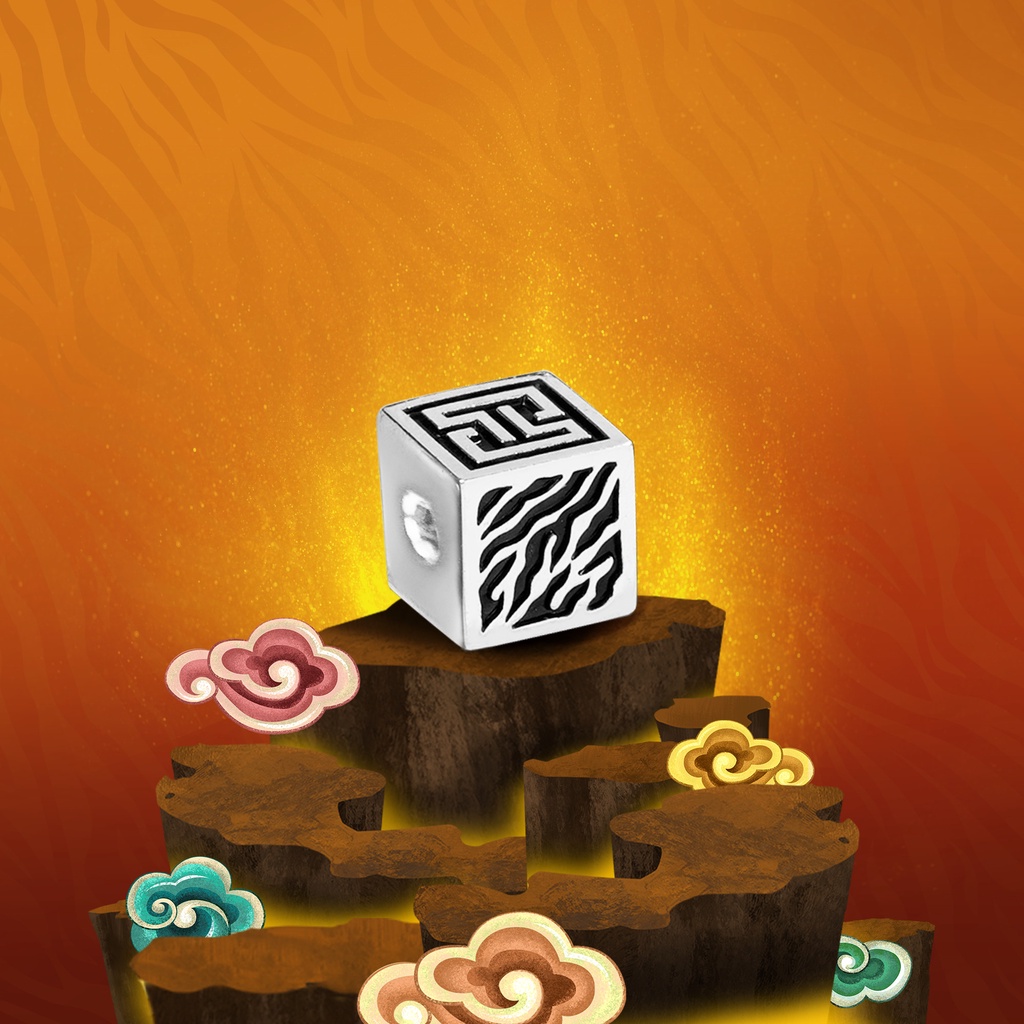 TINH LÂM Vòng Tay Phong Thủy Đá Ưu Linh Ngũ Sắc 10 Li - Charm Vuông Vân Hổ