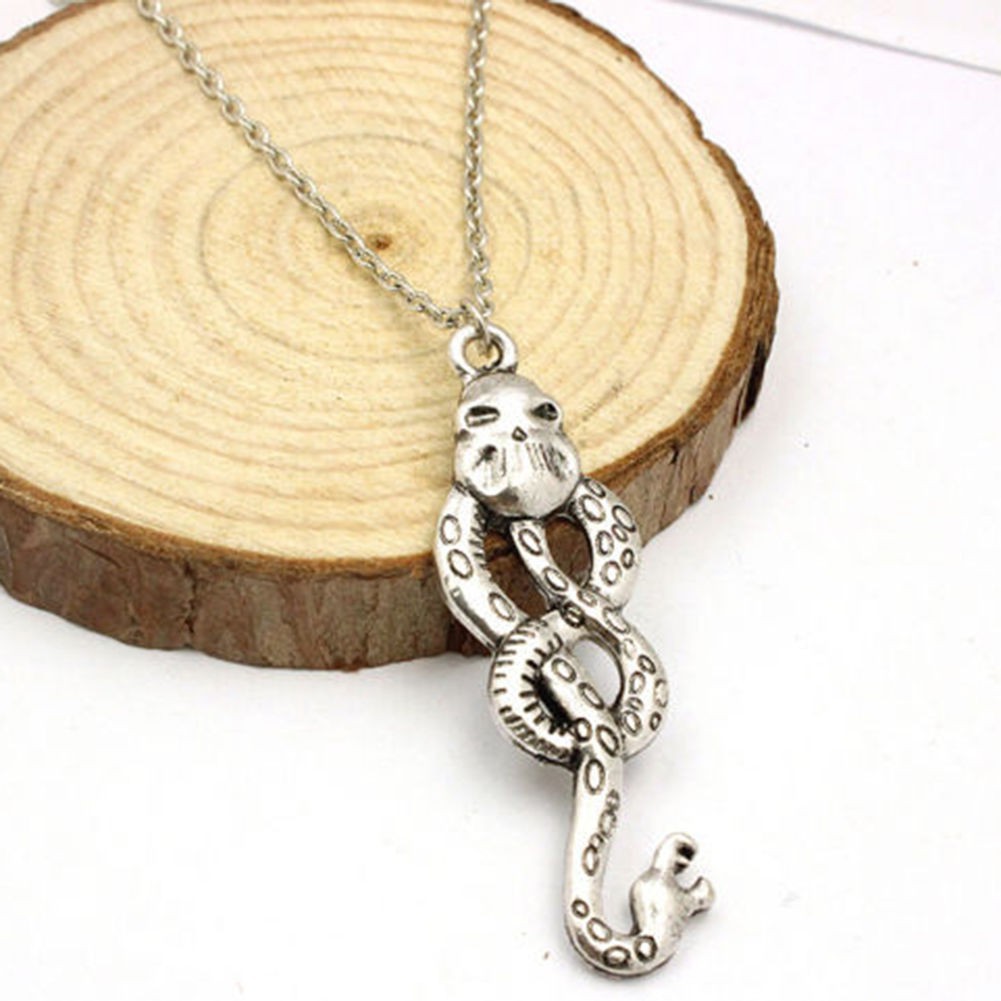 Dây chuyền mạ bạc phối mặt dây hình rắn trong Harry Potter