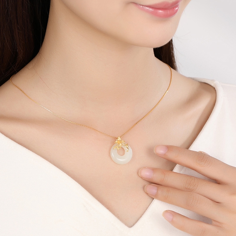 New Jade Necklace in Flower Shape