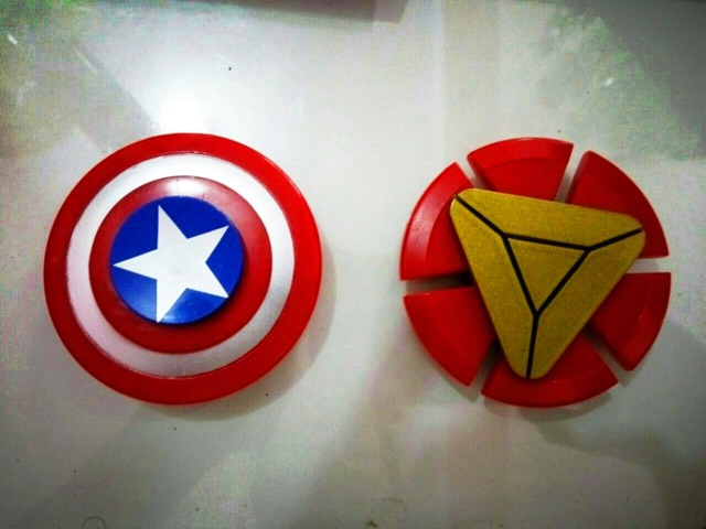 Con Quay Spinner Nhựa Hình Captain America Iron Man