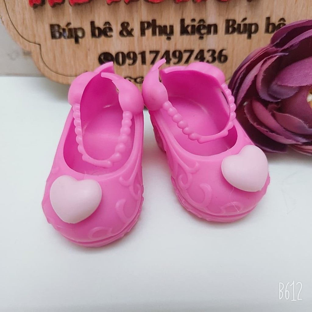 Búp bê em bé nháy mắt dễ thương đầu trọc tặng kèm giày (vòng đầu 17.5cm)