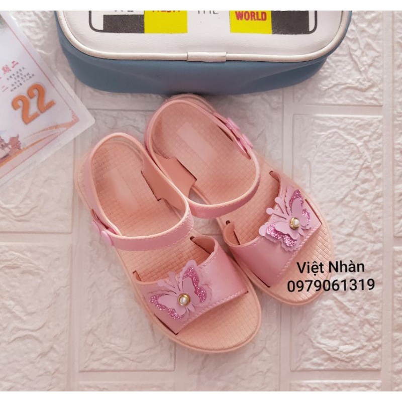 Dép sandal nhựa cho bé gái mềm dẻo, chống trơn trượt