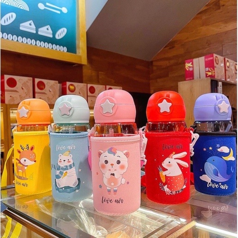 BÌNH NƯỚC NHỰA CHO BÉ KÈM TÚI XINH XẮN