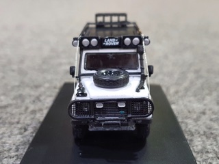 Xe Mô Hình Land Rover Defender 110 1:64 Master ( Trắng Cam )
