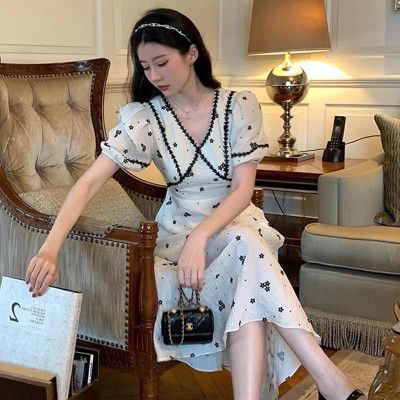 Váy hoa cổ v phối ren midi