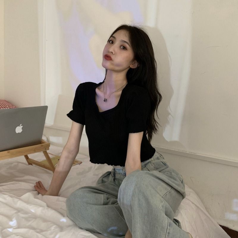 Áo Croptop Dệt Kim Tay Ngắn Cổ Vuông Phối Nhún Bèo Nữ Tính | BigBuy360 - bigbuy360.vn